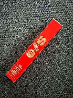 NIB One size Matte Eye Topper Eyeshadow